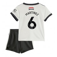 Camiseta Manchester United Lisandro Martinez #6 Tercera Equipación Replica 2024-25 para niños mangas cortas (+ Pantalones cortos)